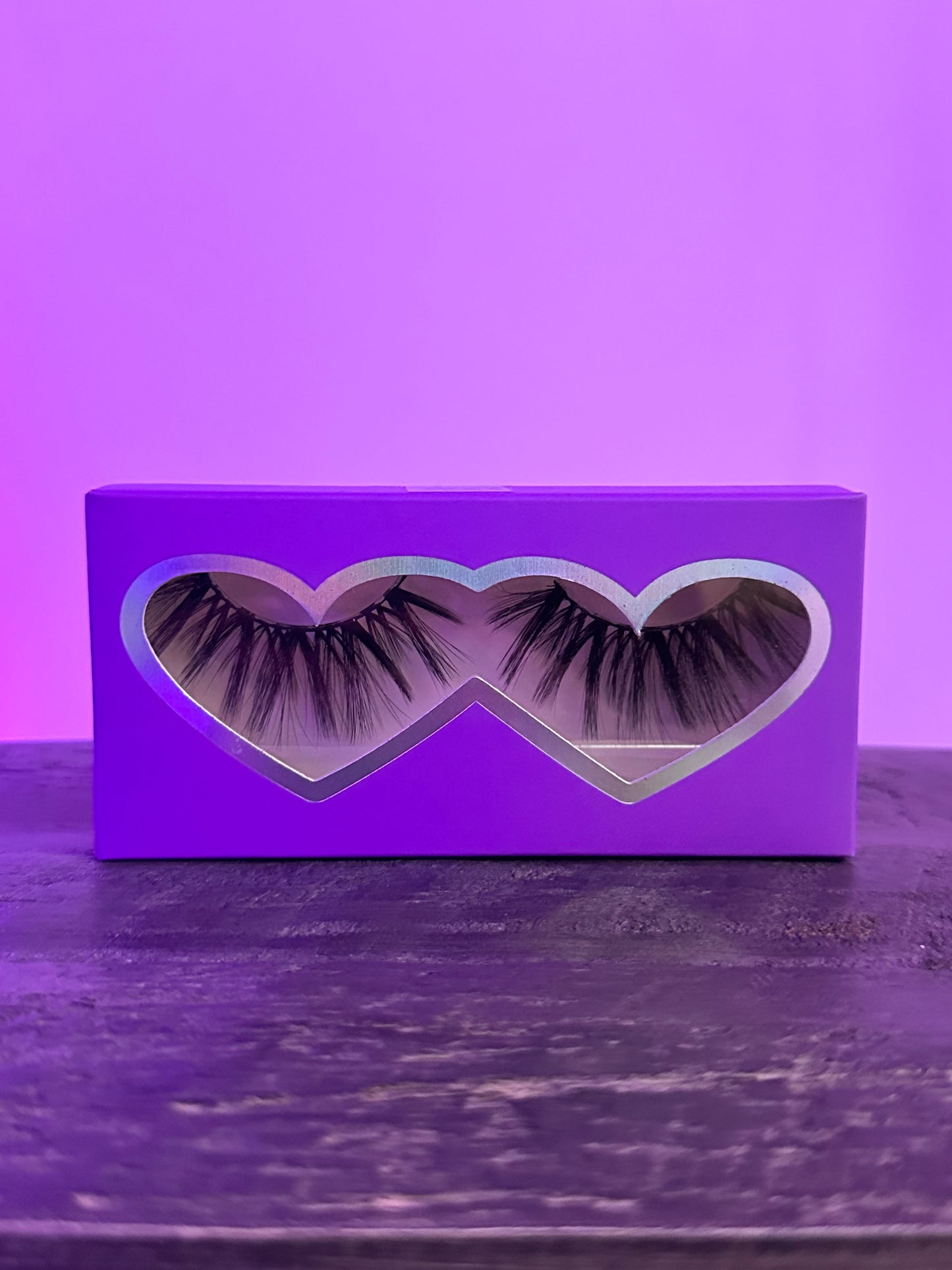 “Wet” lash strip
